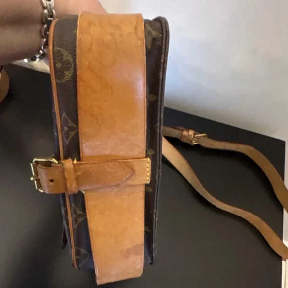 Louis Vuitton Monogram Canvas Crossbody with Tan Leather Trim - Picture 3 of 13